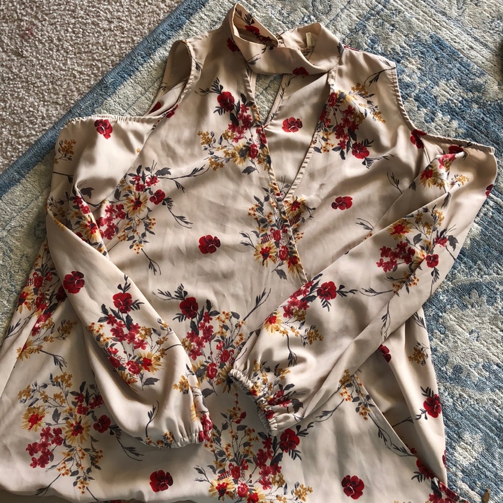 Long sleeve shoulderless top 🌹